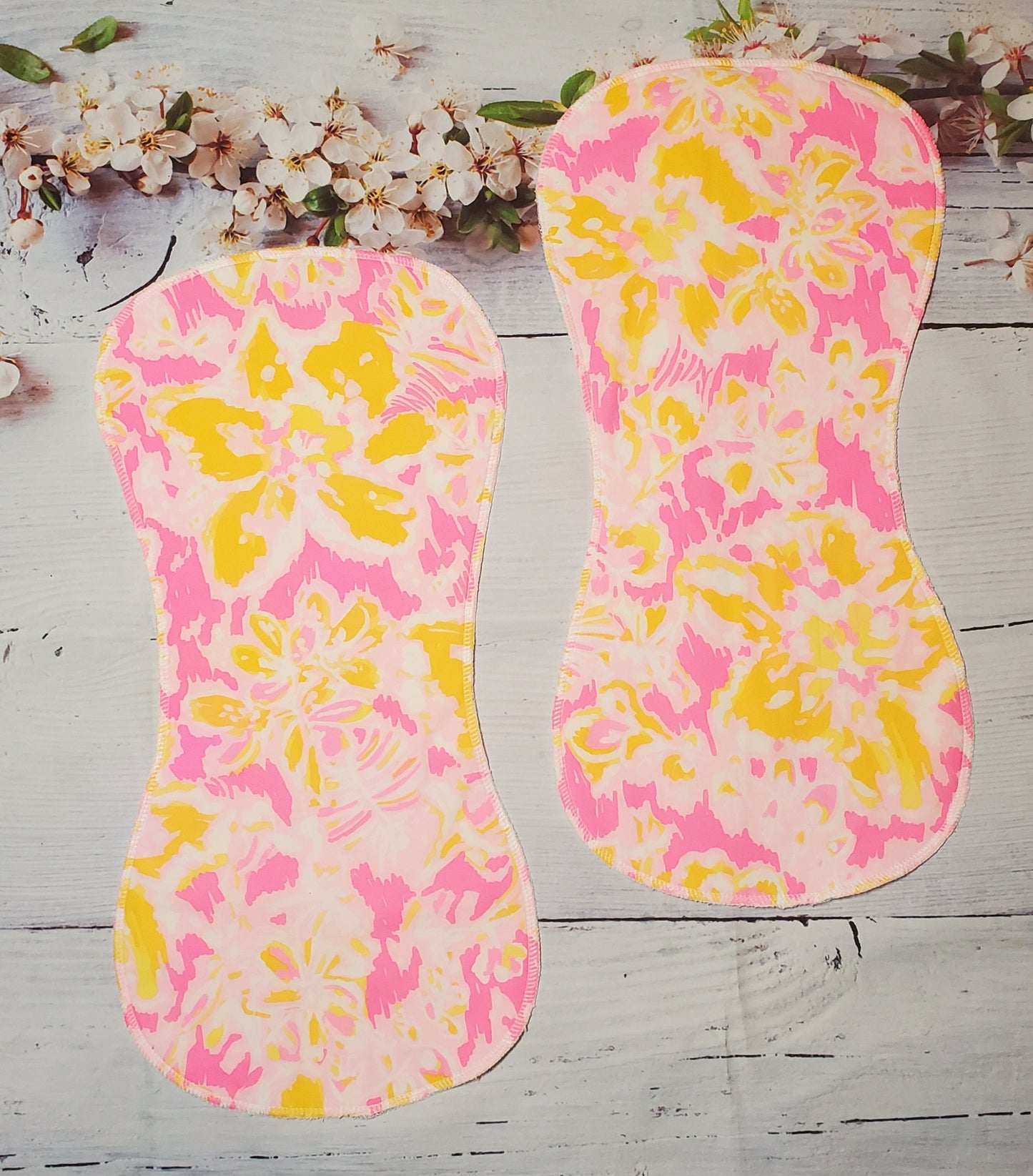 Kir Royal Pink Ooh La La, Pink Lilly Baby Burp Cloths, Burp Cloths for Girls, Baby Shower Gift, Gifts for Her, Baby Gift, Floral Bib Set