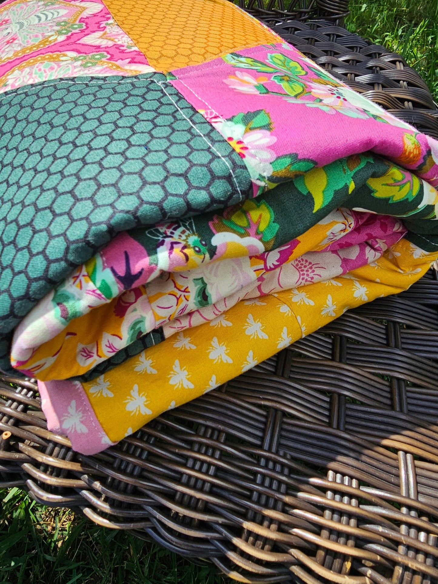 Hexagon Patchwork Quilt, Floral Quilt, Boho Throw Quilt for Girls, Toddler Bedding Quilt, Bees Quilt, Heather Bailey Local Honey Fabric