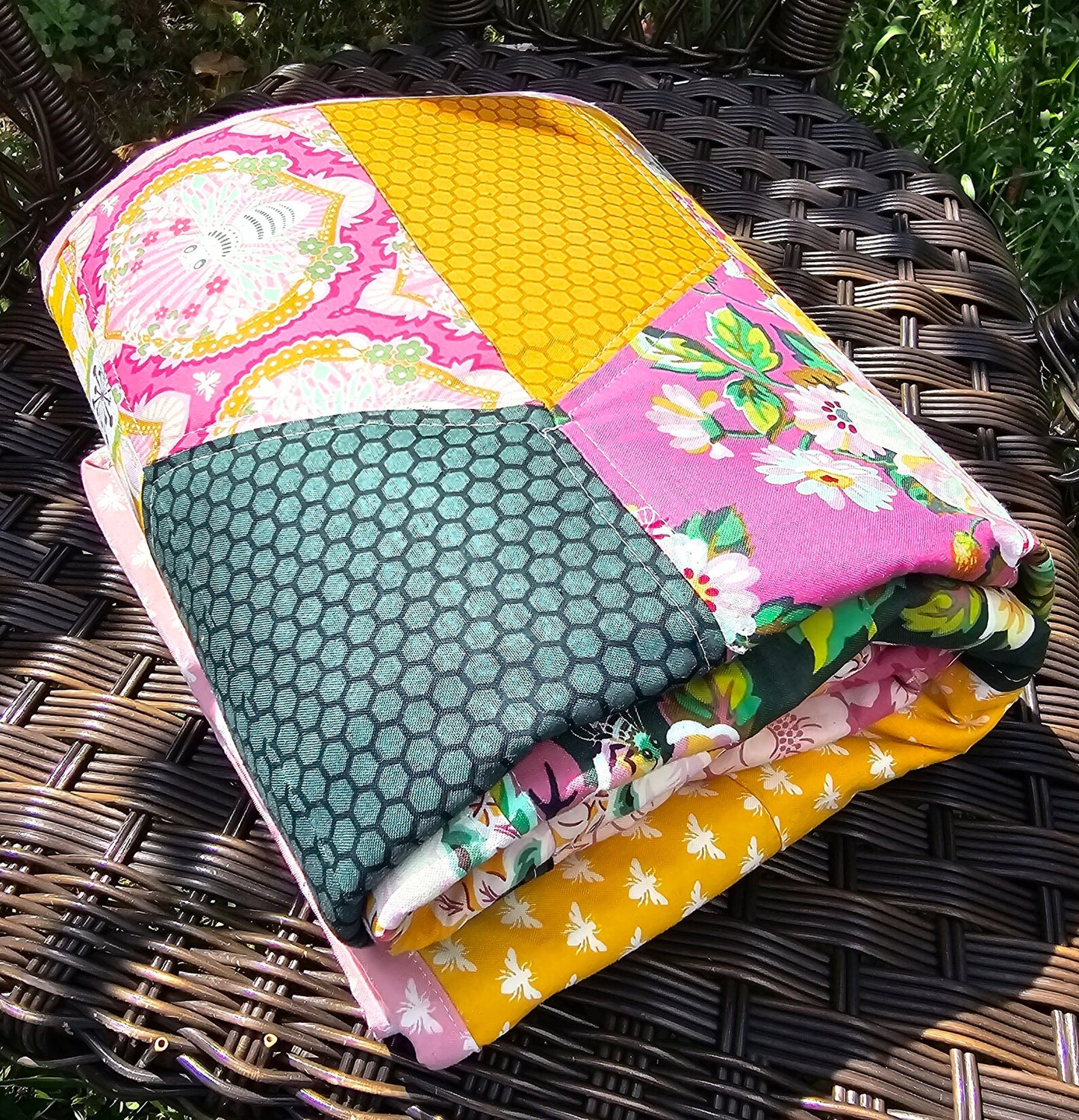 Hexagon Patchwork Quilt, Floral Quilt, Boho Throw Quilt for Girls, Toddler Bedding Quilt, Bees Quilt, Heather Bailey Local Honey Fabric