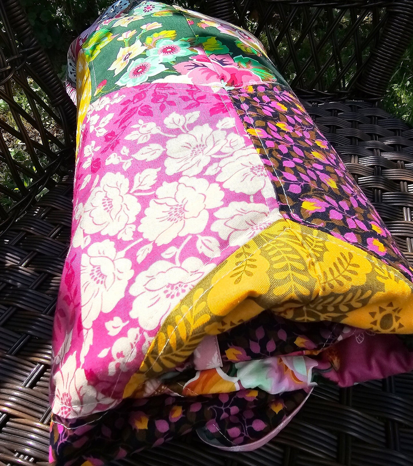 Hexagon Patchwork Quilt, Floral Quilt, Boho Throw Quilt for Girls, Toddler Bedding Quilt, Bees Quilt, Heather Bailey Local Honey Fabric