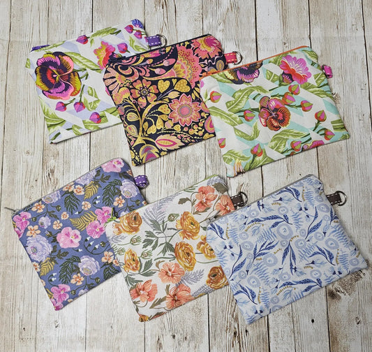 Small Fabric Zipper Pouch, Purse organizer, Tiny Floral Pouch, Handmade Lined Zipper Pouch, Gift Card Bag, Floral Bag, Tiny Floral Pouch